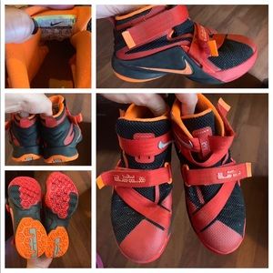 Nike Lebron James sneakers Big kid 1.5